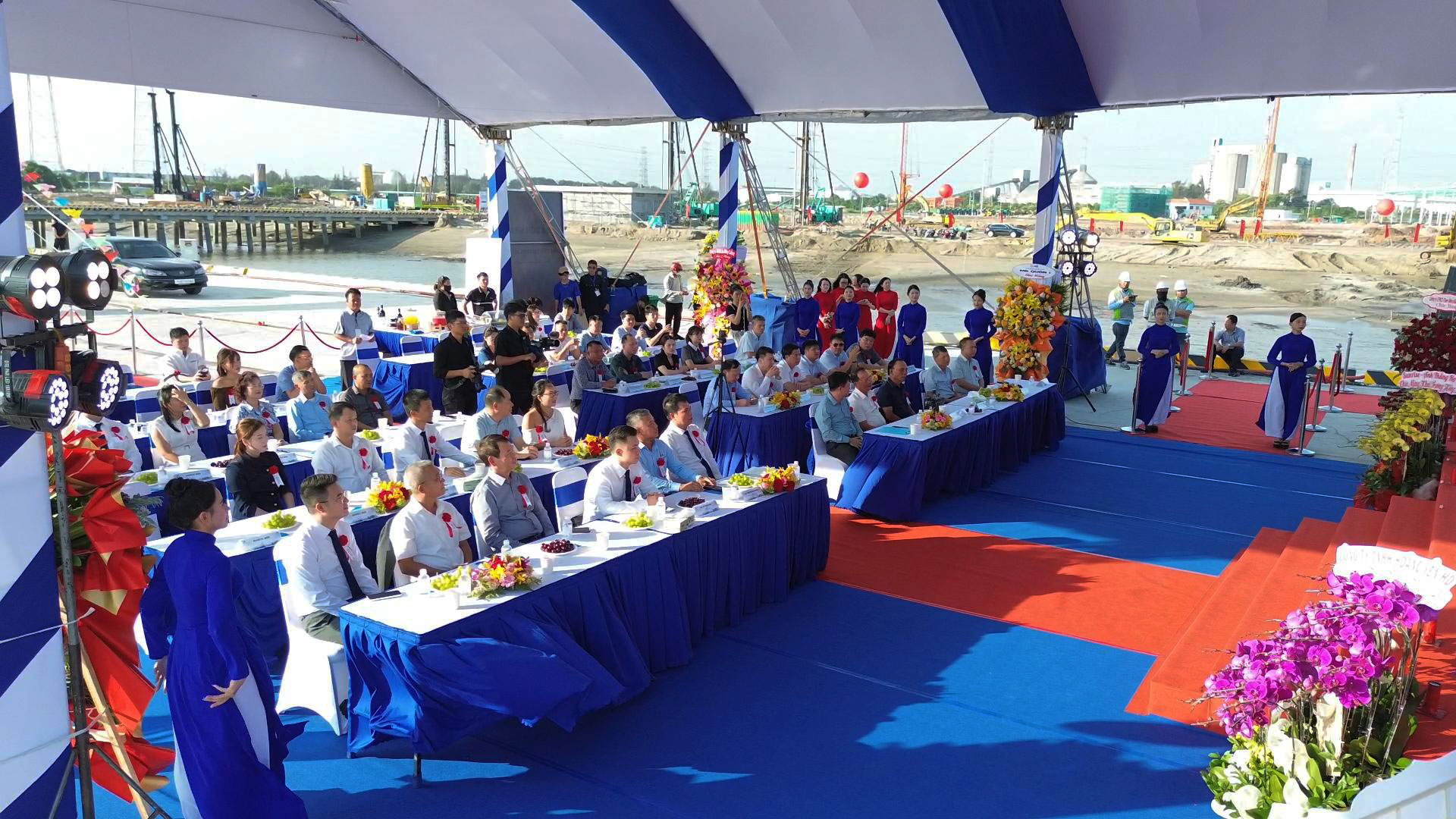 Ceremoney to Welcome the First Commercial Cargo Vessel at My Xuan A Port – A Significant Milestone in the Development of Port Operation and Industry Infrastructure