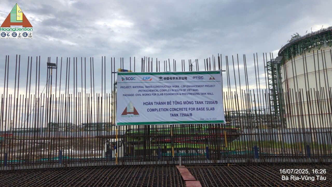 Lễ cúng Tạ ơn sau khi hoàn thành đổ bê tông móng Bồn A và B - Dự án Cải tiến Tổ hợp Hóa dầu Miền Nam Việt Nam