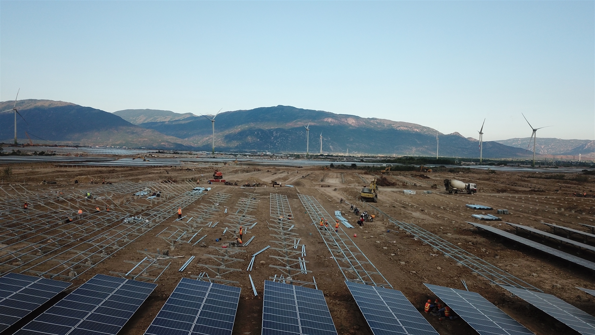 Nhà máy Điện Năng lượng Tái tạo TRUNG NAM (256 MWp)