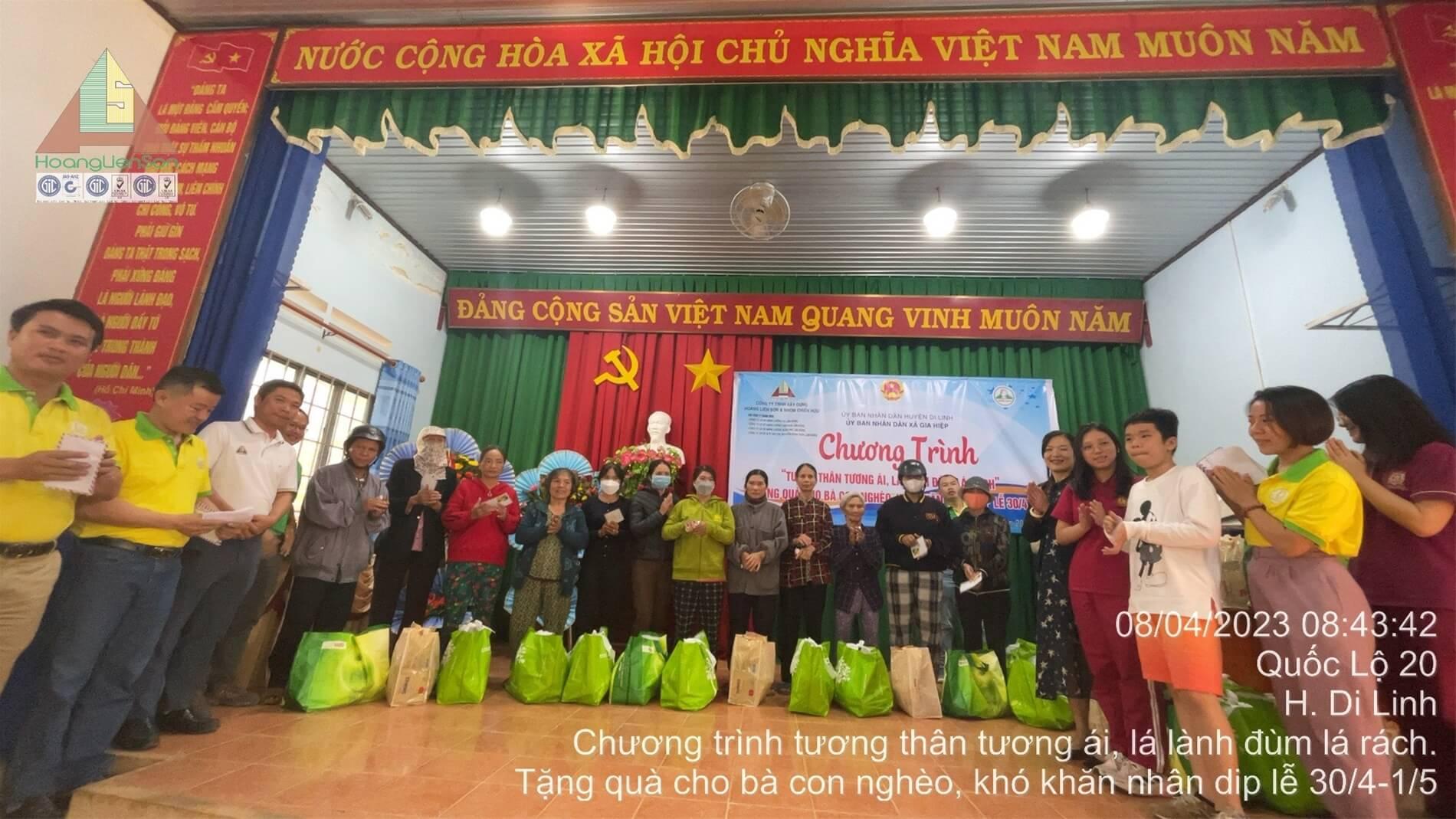 Tương Thân Tương Ái - Lá Lành Đùm Lá Rách