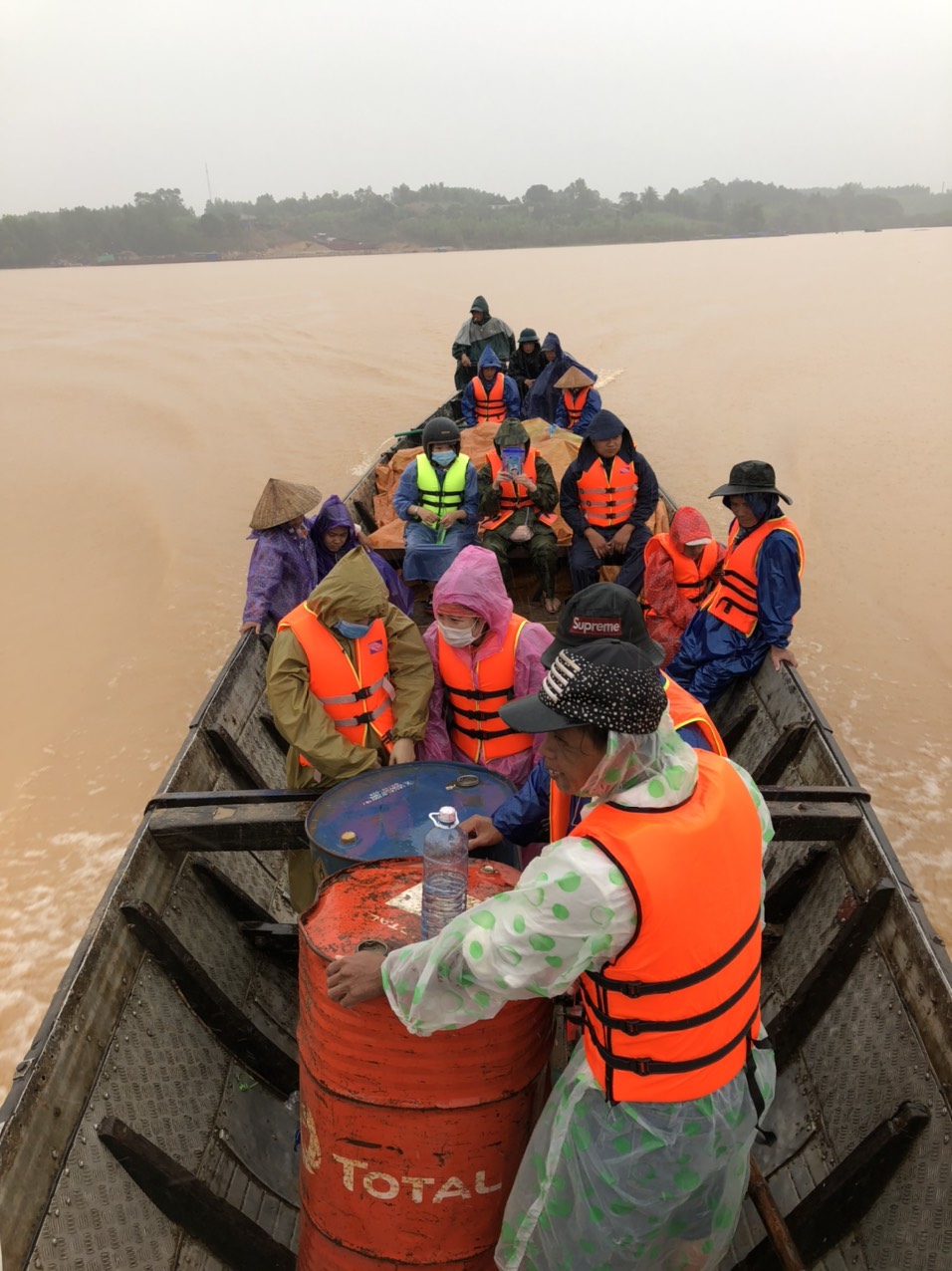 Hoang Lien Son supports Mien Trung