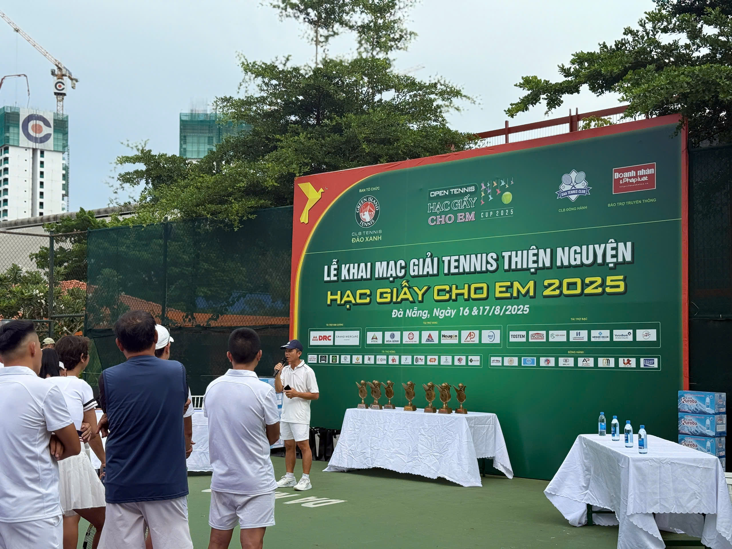 Tham gia khai mạc Giải tennis thiện nguyện “Hạc giấy cho em” lần thứ 2 tại Đà Nẵng